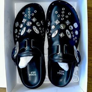 TOGA VIRILIS Black Eyelet Metal Sabot Loafers